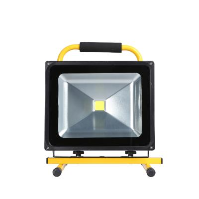 China Rechargeable car charging 220v power charging solar power charging outdoor using 50w 100w solar led flood light for sale