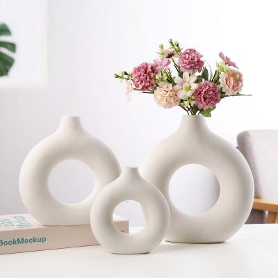 China Art Handmade Indoor Donut Flower Minimalist Decorative Ceramic Vase Contemporary Nordic Modern Style Vase for sale