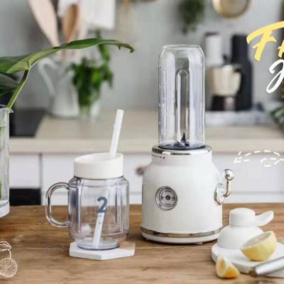 China Outdoor Home Portable Fruit Vintage Switch Mini Kitchen Food Machine Electric Fruit Squeezer for sale