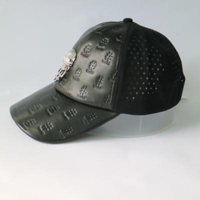 Cina Cappello di baseball di cuoio delle donne di progettazione del cranio del metallo con il foro impermeabile in vendita