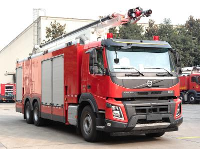 China Tanque de agua de 4000L Tanque de espuma de 1000L Vehículo contra incendios con transmisión en venta