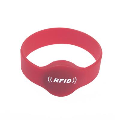 China Factory Price RFID Waterproof Passive NFC Wristband Watch / Waterproof Silicone Wristband for sale