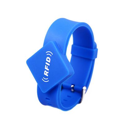 China Proximity Waterproof/Waterproof UHF Tag Watch RFID Wristband 860-960MHz For Water Park for sale