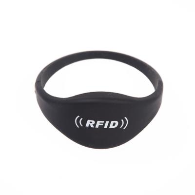 China Waterproof/Waterproof Passive Waterproof Silicon Tag Wristband UHF RFID Waterproof Adjustable Wristband For Concert for sale