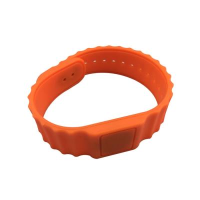 China Custom long term water park silicone nfc pulsera rfid waterproof/waterproof rfid wristband for swimming pool door lock for sale