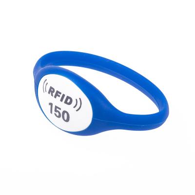 China Price Waterproof / Waterproof Cheap Passive NFC Silicone 13.56mhz RFID Programmable Wristband For Park for sale