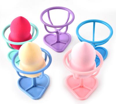 China Blast Facial Holder Cosmetic Makeup Sponge Beauty Face Sponge Plastic Make Up Egg Drying Holder for sale