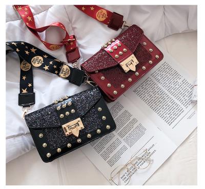 China Polyester New Arrivals 2022 Women Fashion Messenger Crossbody Bag Trend 4 Color Ladies Shoulder Bags Summer Women Rivet Small Shoulder Bag for sale