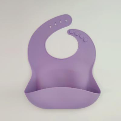 China EN71 Certified Waterproof Silicone Bib Baby Feeding Bibs With Cute Print for sale