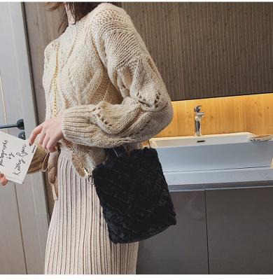 China New Fashion Fur Bucket Bag Ringer Soft Chain Cross Body Bag Female Version Handbag for sale