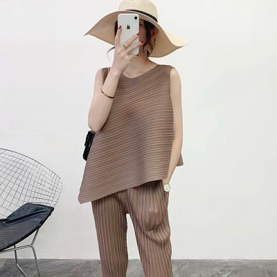 China QUICK DRY fashion pleated loose sleeveless T-shirt 2023 summer women's top irregular high-end women's tops the new big for sale