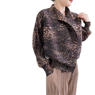 China Anti-wrinkle factory wholesale women coat ladies pleated cardigan long sleeve pleated button coat women for sale