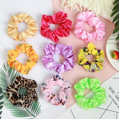 China Fashion 2021 Spring And Summer Plush Scrunchies Loop Fabric Scrunchies Women Art Scrunchies for sale