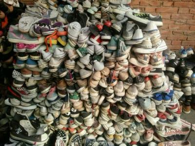 China Factory Stocklot wholesale used shoes  mixed shoes in small bag for sale