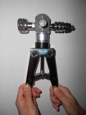 China Portable hand pump pressure calibrator for sale