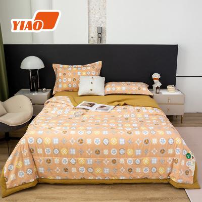 China Anti-static Embroidery Polyester Summer Quilting Comforter Quilt With Competitive Price for sale