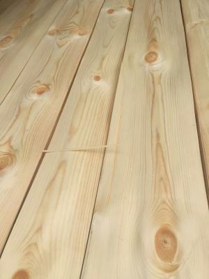 China Rustic Knotty Pine Sliced Wood Veneer for Furniture Door Panel from www.shunfang-veneer-com.ecer.com for sale