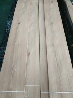 China Knotty Oak Veneer Rustic Oak Wood Veneers for Veneer Furniture Veneer Doors Veneer Panels for sale