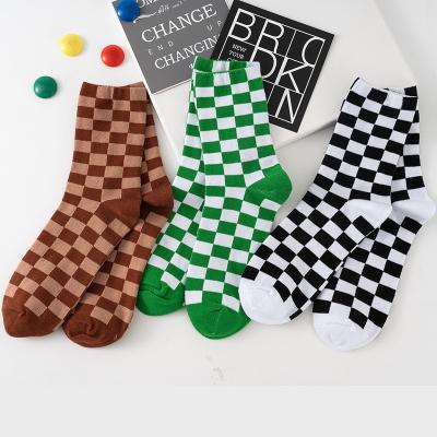 China Sport fashion street bangs medium tube hip hop checkerboard pattern unisex skate bangs long sports stockings one size for sale