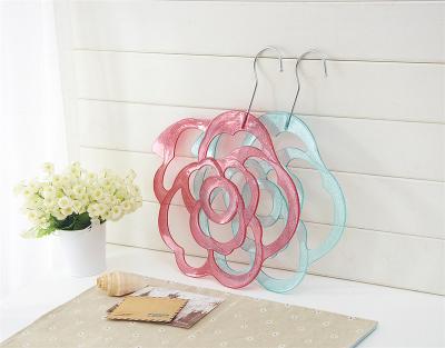 China Space Saving Rose Shape Ps Material Plastic Porous Hanger Hangs Storage Rack Adjustable Hotel Plastic Hangers Sets For Kids Clothes for sale