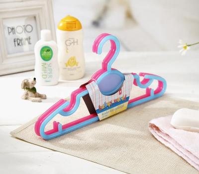 China Baby Clothes Hanger 4 Pcs Colorful Mini Plastic Multifunction Size for sale