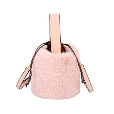 China High quality autumn and winter plush bucket bag women's new 2020 new one-shoulder anti-theft messenger drawstring portable ladies bag for sale