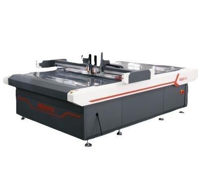 China CLOTHING RUK Sticker Vinyl Cutter Cardboard Box Flatbed Die Cutting Machine Cutter for sale