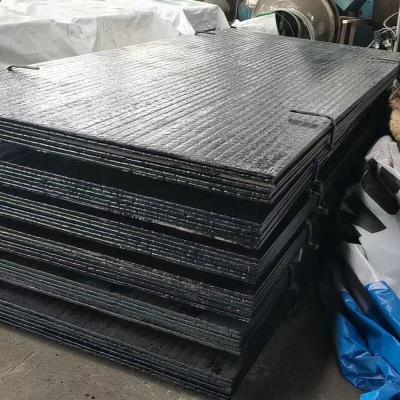 中国 1400*3400mm Hardfaced Cladding Hardened Wear Steel Plate Truck Bed Liners Use Bimetallic Hardfacing Wear Plate 販売のため