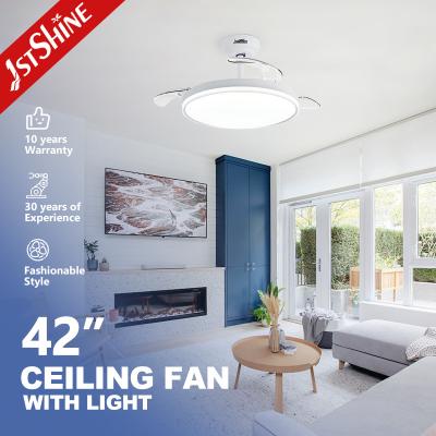 China Retractable Smart LED Ceiling Fan Light , Quiet DC Motor Fan Light for sale