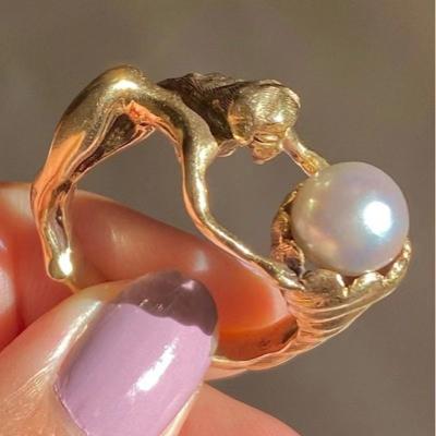 China CLASSIC Stainless Steel Tarnish Free Pearl 18k Baroque Gold Plated Embrace Body Rings Jewelry for sale