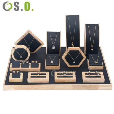 China Hot Selling Counter Luxury Bracelet Jewelry Disply Shero Store Necklace Ring Jewelry Wood Display Stand Pendant Set for sale