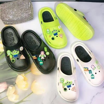 China Summer female outdoor new fashion trend sandals to wear Korean fashion version of the shoe buckle clogs shoe sandals for sale