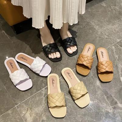 China Hot female flat flip flop slippers summer twist diamond shape with solid color sandals for sale