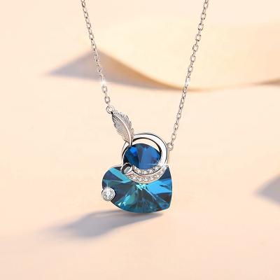 China Crochet Inlay Heart Of Blue And Red Diamond Crystal Pendant Necklace In The Shape Of The Heart Of The Sea for sale