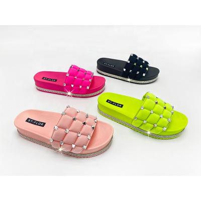 China Wholesale Custom Made Women Jelly Sandals And Platform Sandals Fashion Trend With Rivet Design For Outdoor Beach Slippers for sale