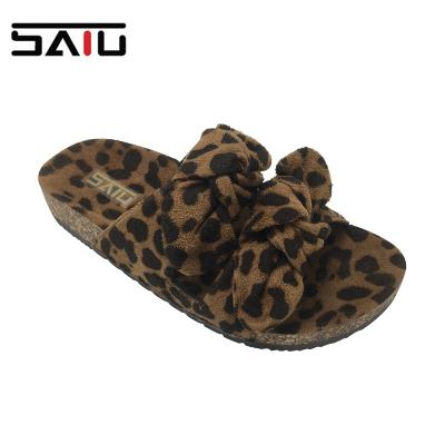 China Waterproof LEOPARD RIBBON CORK WOMEN SLIDES LADY BEACH SANDAL TWO STRAP SLIPPERS WITH KNOT SLIDES CORK LEOPARD for sale