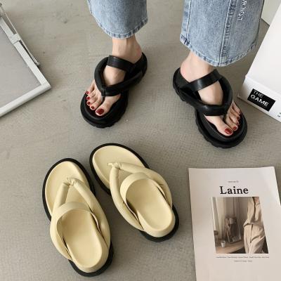 China Wholesale Fashion Trend Slipper Women's Sandals Flip Flops for Ladies Thick EVA Clog Beach Sandals Flip Flops Unique Rubber Comfortable Shoes for sale