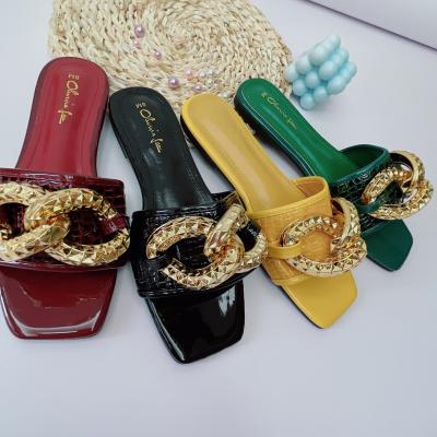 China Fashion Trend Ladies Shoes Flat Casual Slipper PU Leather Women Beach Chain Sandals Strap Outdoor Casual Slipper One for sale