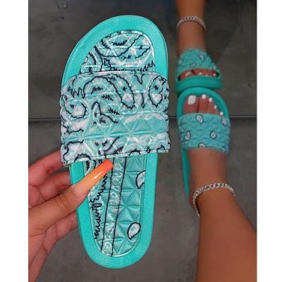 China Wholesale Fashion Waterproof Style Women Beach Slippers Bandana Pattern Upper For Women Comfortable Slides for sale