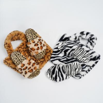 China 2021 Fashionable Warm Plush Fur Waterproof Furry Sandals and Handbags Fashion Sets Designer Leopard Lady Sandals Clips Sets for sale