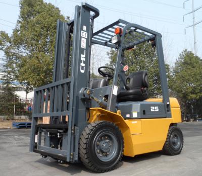 China 2.5T diesel fuel indutrial forklift truck with pneumatic / small electric forklift for sale