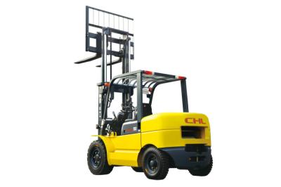 China Yellow 4000Kg Gasoline LPG heavy duty forklifts 4 wheel  in factory building for sale