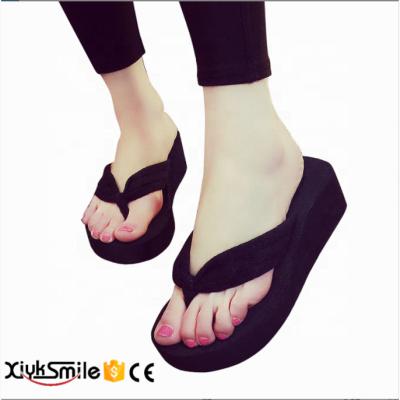 China Fashion trend low price summer hot sale wholesale slippers simple and soft can be used outside ladies flip flops for sale