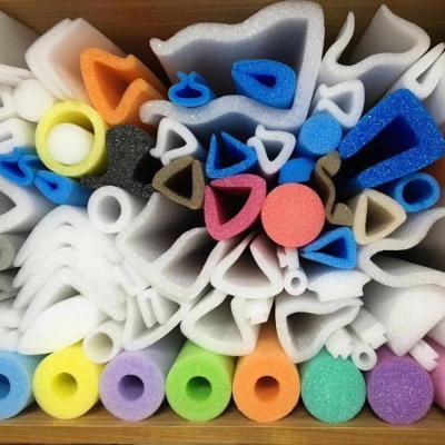 China Dust/Wind/Water/Shock/Insect/Noise/Smoke Proof EPE PE Polyethylene Extrusion Customize Density Foam Rope Swimming Protective Foam Tube for sale