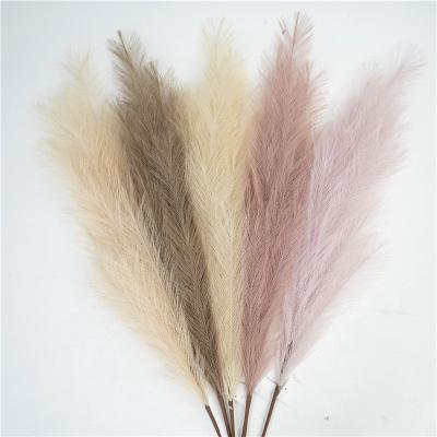 China Wholesale Romantic Feather Phragmites Centerpiece Dried Artificial Pampas Grass For Decoration for sale