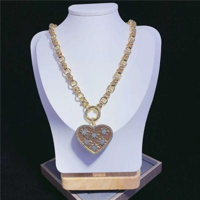 China Luckyee FASHIONABLE - Women Fashion Stainless Steel Necklace Heart Chain Necklace Pendant Wholesale for sale