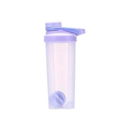 China Viable Plastic Portable 20oz Mixers Bottle Classic Shaker Gym Fitness Protein Shakers Bottled Water Bottle for sale