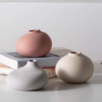 China Matte Color Candle Vessels Wedding Home Unique Globe Globe Decor Decoration Ceramic Candlestick Holder for sale