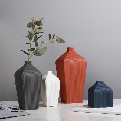 China Art Decor Popular All-Season Modern Ceramic Vase Tabletop Vase Oriental Northern European Ceramic for sale