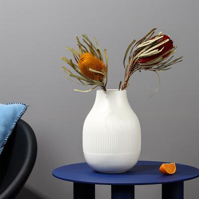 China Hot Selling Minimalist Ceramic Minimalist Vase Decorative Wedding Commodity Center Flower Vase for sale